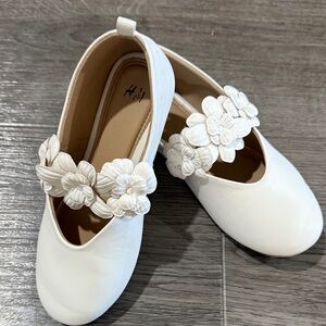 H&M Cream Floral Kids Dress Shoes